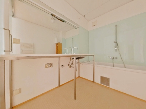Bathroom 04A