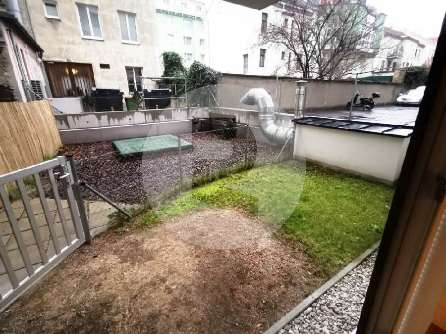 Hofseitige 2 Zimmer Wohnung mit 19m² Eigengarten!