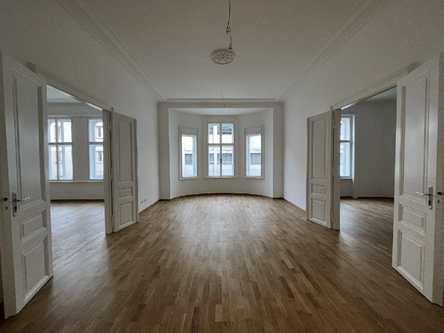 Erstbezug nach Sanierung - repräsentative Altbauwohnung bei der Mariahilfer Straße 