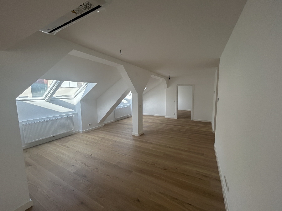 Helle 3 Zimmer Dachgeschosswohnung bei U3 Schlachthausgasse 