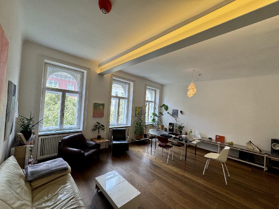 Stilvoll renovierte Altbauwohnung in attraktiver Lage