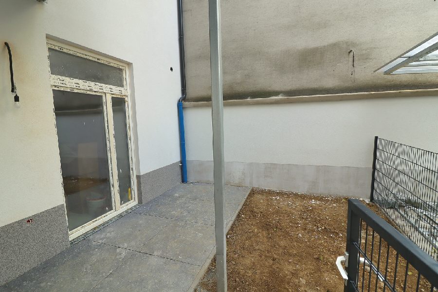 Altbaurenaissance - 2 Zimmer EG Wohnung mit Eigengarten -  Nähe Kutschkermarkt