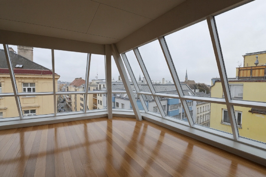 Erstbezug! Dachgeschosswohnung mit 44 m² großer Dachterrasse in bester Lage -  Nähe Kutschkermarkt