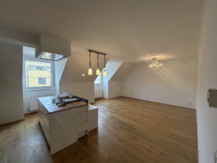 Moderne 2-Zimmer-Dachgeschosswohnung – Erstbezug nach hochwertiger Renovierung