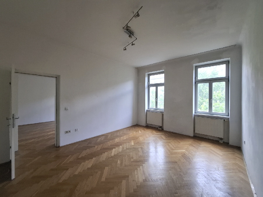 Klassische Altbauwohnung mit Fischgrätparkett
