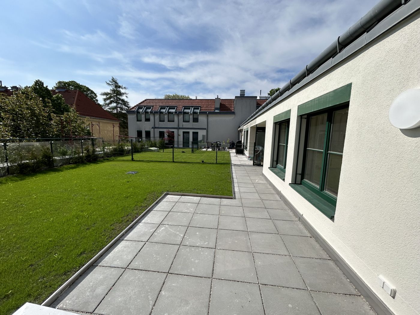 "Exklusive und ruhig gelegene Dachgartenwohnung am Mauerer Hauptplatz, die aktuell vermietet ist"