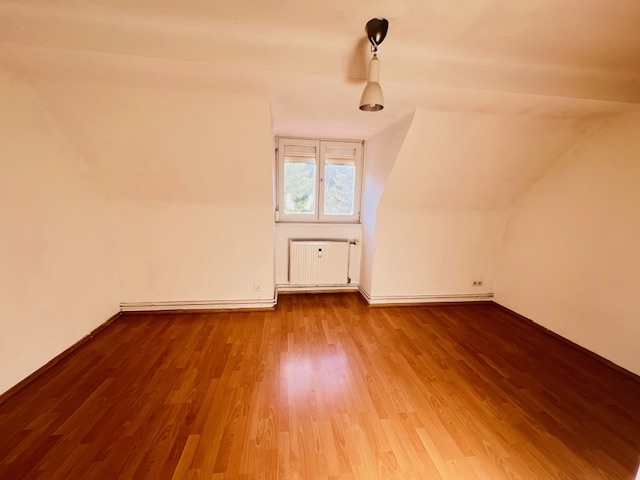 2-3 Zimmerwohnung mit Parkplatz in der Baiernstrasse!