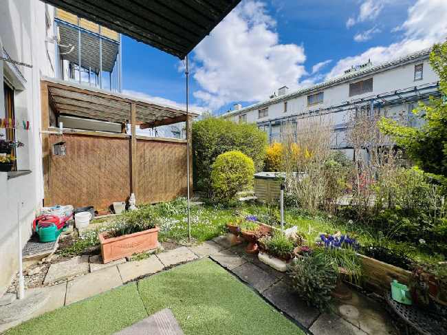 Traumlage in LKH- Nähe, gepflegte 2 Zimmerwohnung mit wunderschönen Garten