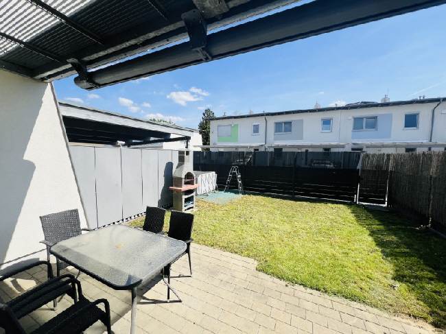 Willkommen im neuen Zuhause – modernes Kohlbacher Eckreihenhaus mit Garten, Pool & Carport!