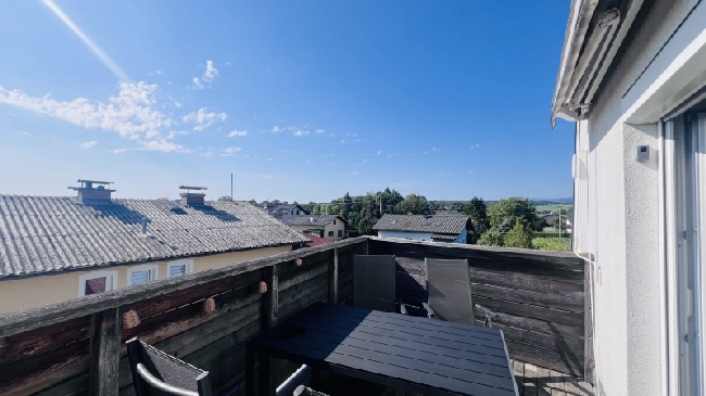 Neuwertige PenthouseWohung mit großer Terrasse und 3 Stellplätzen