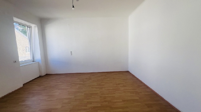 Provisionsfrei für den Mieter! Die perfekte Single oder Studentenwohnung in der Karlauerstrasse!