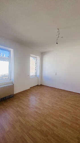 Provisionsfrei für den Mieter! Die perfekte Single oder Studentenwohnung in der Karlauerstrasse!
